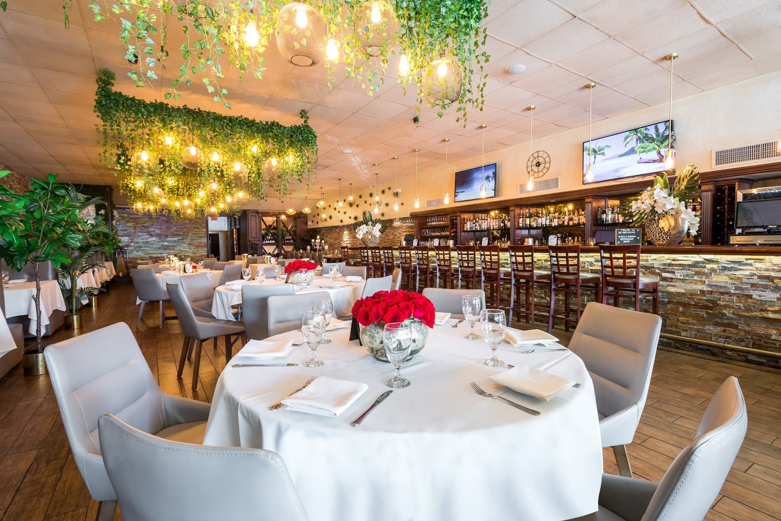 VILLA ROMANA Italian & Romanian Restaurant