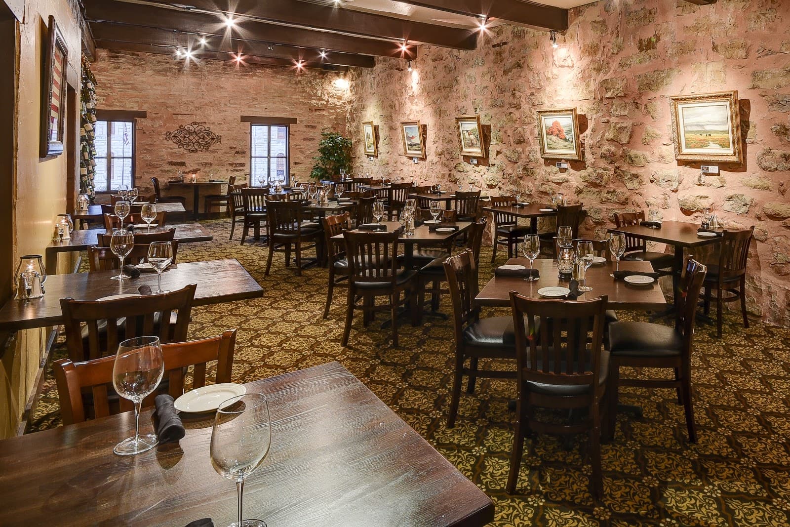 Eighteen Ninety Grille and Lounge