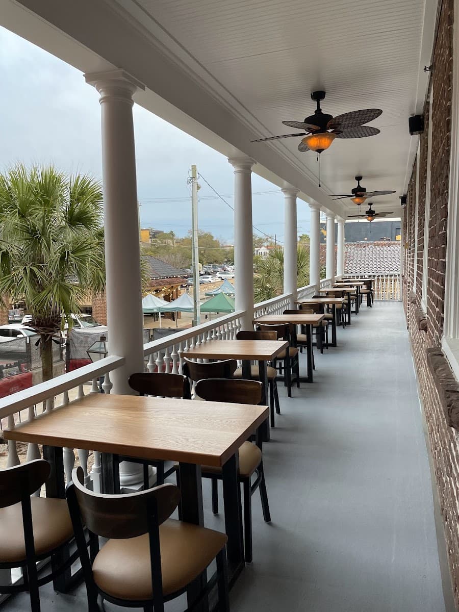 Well Hung Vineyard - Restaurant