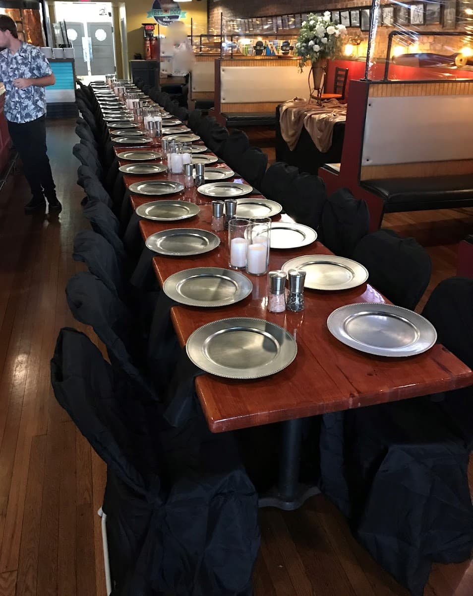 Red Dog On Main Taproom & Eatery