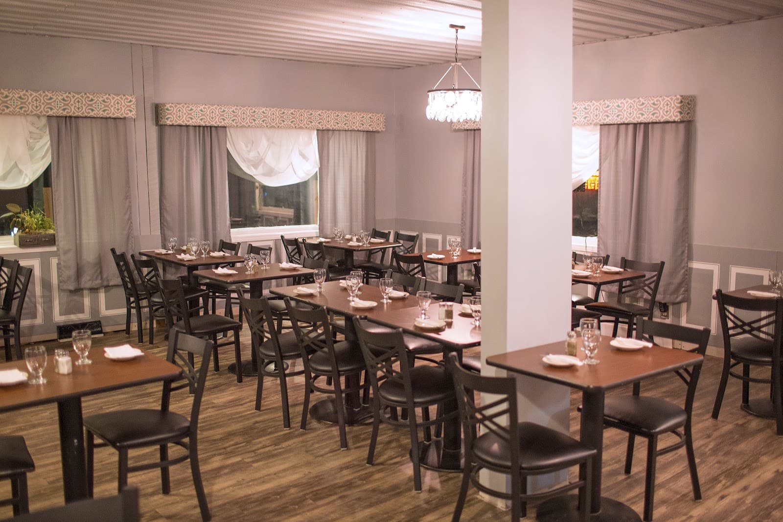 Hilltop Restaurant & Bar