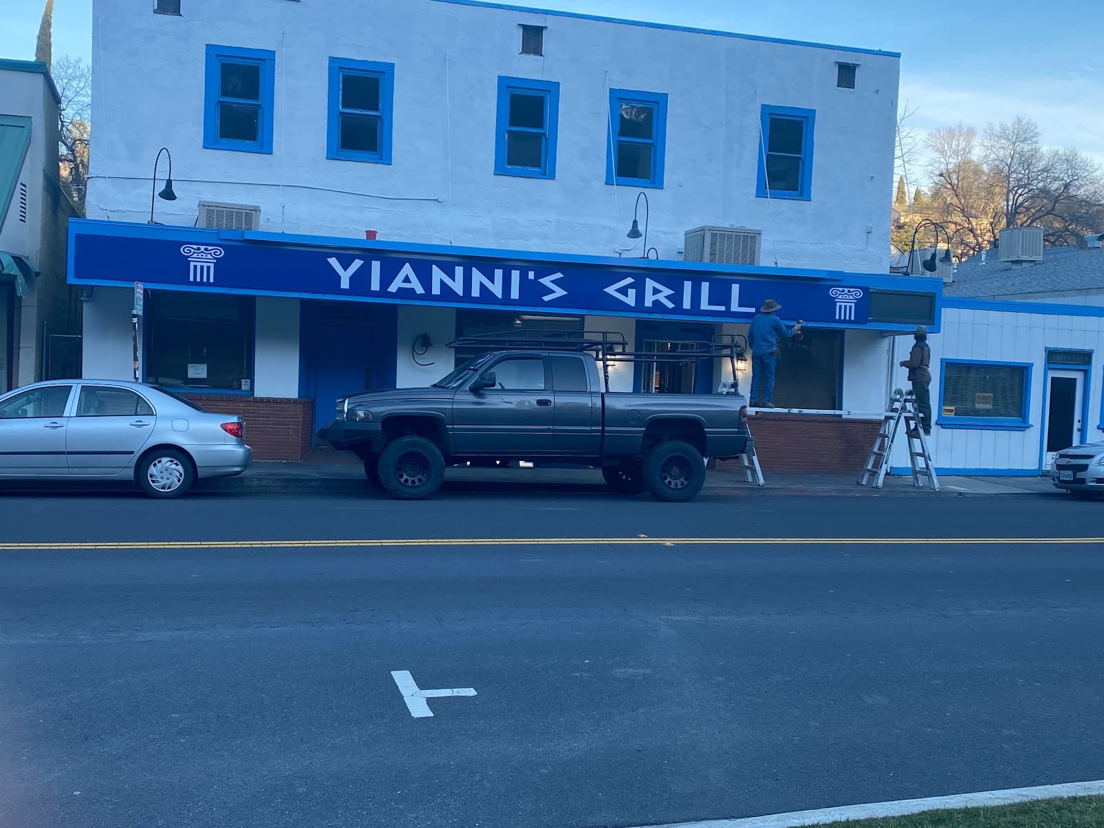 Yianni's Grill - Greek and American Cuisine