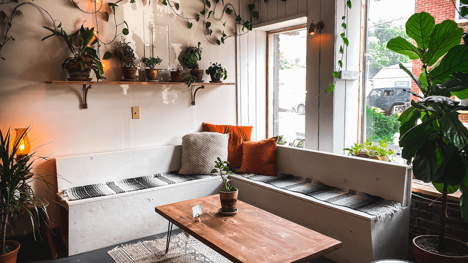 White Moon Cafe & Dark Moon Cocktail Bar